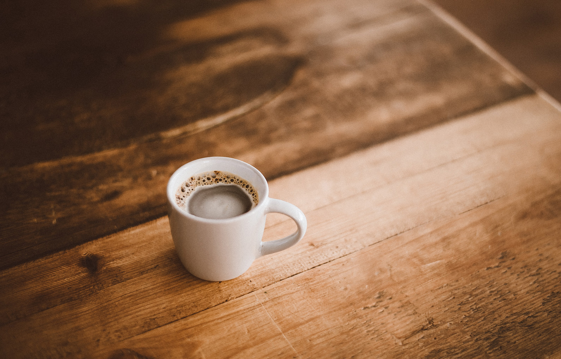 Image of a coffee cup on wooden counter